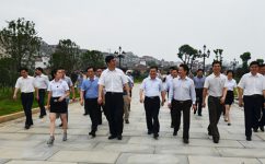 李炳军副省长视察龙八集团